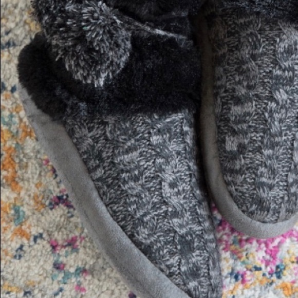 Winter Cozy Cable Knit Slippers - Picture 5 of 8